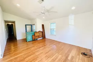 2105 W Gillis Ave, Cameron, TX 76520 - Photo 8