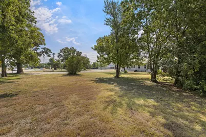205 E Myrtle Lane, Liberty Hill, TX 78642 - Photo 18