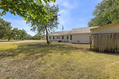 205 E Myrtle Lane, Liberty Hill, TX 78642 - Photo 10