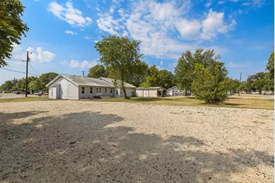 205 E Myrtle Lane, Liberty Hill, TX 78642 - Photo 12
