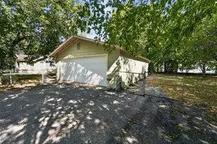316 Guadalupe St, Lockhart, TX 78644 - Photo 4