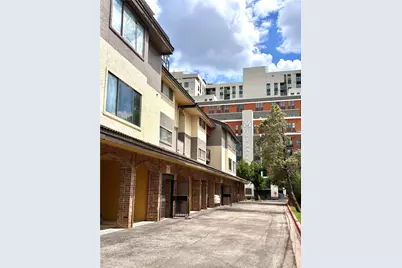 806 W 24th Street #202, Austin, TX 78705 - Photo 4
