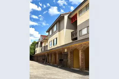 806 W 24th Street #202, Austin, TX 78705 - Photo 2