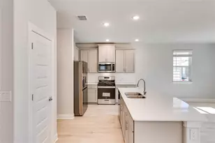 1005 Legend Milton Ln, Austin, TX 78748 - Photo 12
