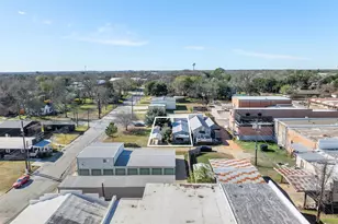 207 S Hill St, Caldwell, TX 77836 - Photo 28