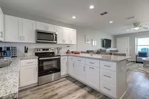 1107 S 11th St, Port Aransas, TX 78373 - Photo 12