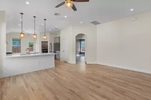 303 W Browning St, Manor, TX 78653 - Photo 4