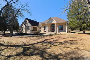 330 Arbors Cir, Elgin, TX 78621 - Photo 2