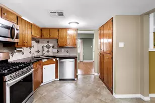 7214 Teaberry Dr, Austin, TX 78745 - Photo 10