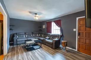 1114 Woodlawn St, Lockhart, TX 78644 - Photo 2