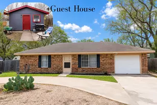 1114 Woodlawn St, Lockhart, TX 78644 - Photo 1