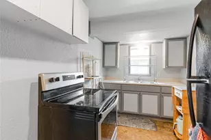 604 Burkett St, Taylor, TX 76574 - Photo 8