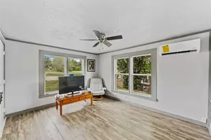 604 Burkett St, Taylor, TX 76574 - Photo 4