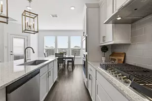 316 Clearlake Dr, Hutto, TX 78634 - Photo 2