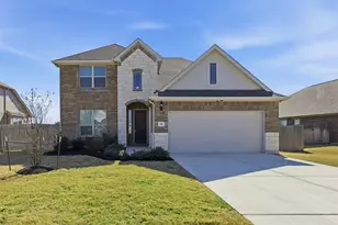 316 Clearlake Dr, Hutto, TX 78634 - Photo 2