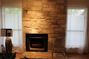 612 Park Pl, Austin, TX 78705 - Photo 2