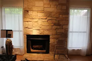 612 Park Pl, Austin, TX 78705 - Photo 2