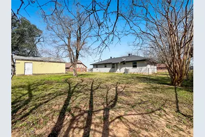 803 W 25th Street, Cameron, TX 76520 - Photo 18