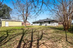 803 W 25th St, Cameron, TX 76520 - Photo 18