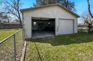 803 W 25th St, Cameron, TX 76520 - Photo 20