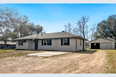 803 W 25th Street, Cameron, TX 76520 - Photo 2