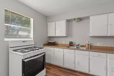 203 E Anderson Avenue, Round Rock, TX 78664 - Photo 6