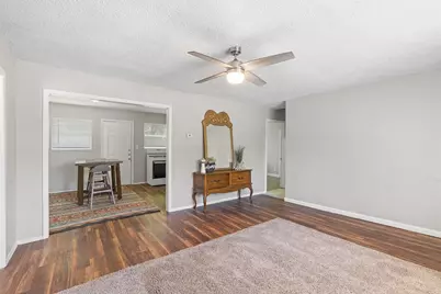 203 E Anderson Avenue, Round Rock, TX 78664 - Photo 4