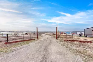 1889 Co Rd 487, Taylor, TX 76574 - Photo 4