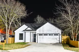516 N Hackberry Ave, Luling, TX 78648 - Photo 32