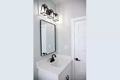 516 N Hackberry Avenue, Luling, TX 78648 - Photo 14