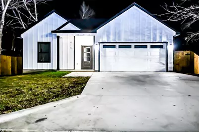 516 N Hackberry Avenue, Luling, TX 78648 - Photo 1