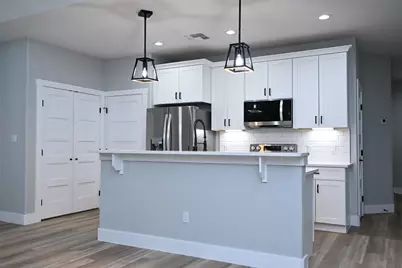 516 N Hackberry Avenue, Luling, TX 78648 - Photo 12