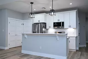 516 N Hackberry Ave, Luling, TX 78648 - Photo 12