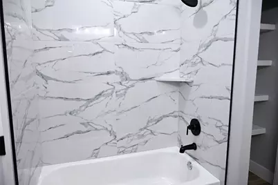 516 N Hackberry Avenue, Luling, TX 78648 - Photo 8