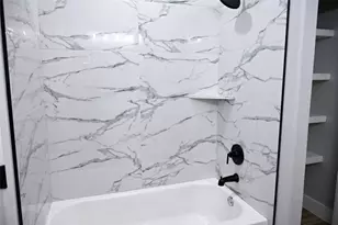 516 N Hackberry Ave, Luling, TX 78648 - Photo 8