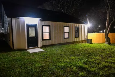 516 N Hackberry Avenue, Luling, TX 78648 - Photo 22