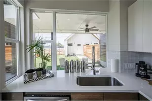 1902 New York Ave, Austin, TX 78702 - Photo 12