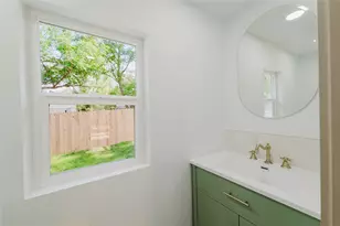 1907 E 21st St, Austin, TX 78722 - Photo 16