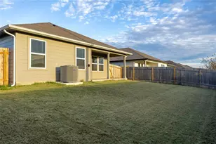 401 Abbey Ln, Lockhart, TX 78644 - Photo 18