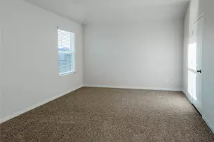 401 Abbey Ln, Lockhart, TX 78644 - Photo 8