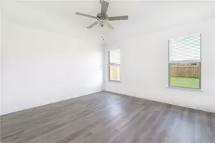 220 Tanda Ln, Hutto, TX 78634 - Photo 10
