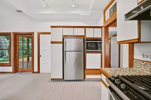 812 W 10th St, Austin, TX 78701 - Photo 20