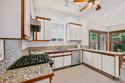 812 W 10th Street, Austin, TX 78701 - Photo 10
