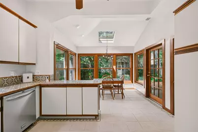812 W 10th Street, Austin, TX 78701 - Photo 16