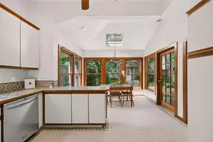812 W 10th St, Austin, TX 78701 - Photo 14