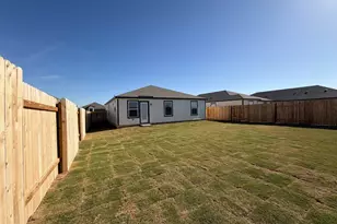 109 Honey Bee, Jarrell, TX 76537 - Photo 10