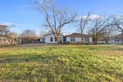 631 S Harris Street, Giddings, TX 78942 - Photo 6
