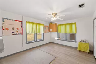 631 S Harris St, Giddings, TX 78942 - Photo 24