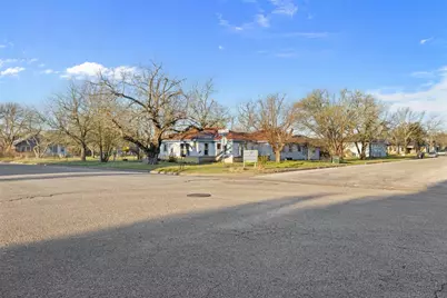 631 S Harris Street, Giddings, TX 78942 - Photo 8