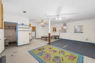 631 S Harris St, Giddings, TX 78942 - Photo 14